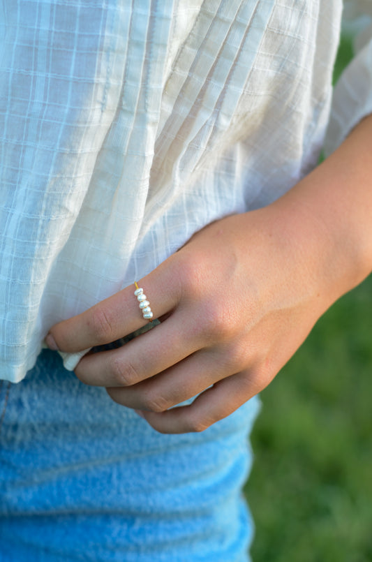 Dainty Pearl Ring
